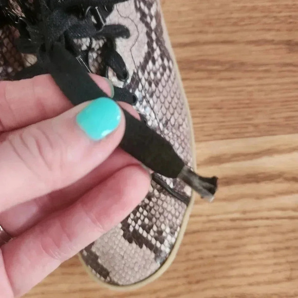 GUC Rag & Bone Leather Snakeskin Sneakers, Size 7 - Picture 4 of 17